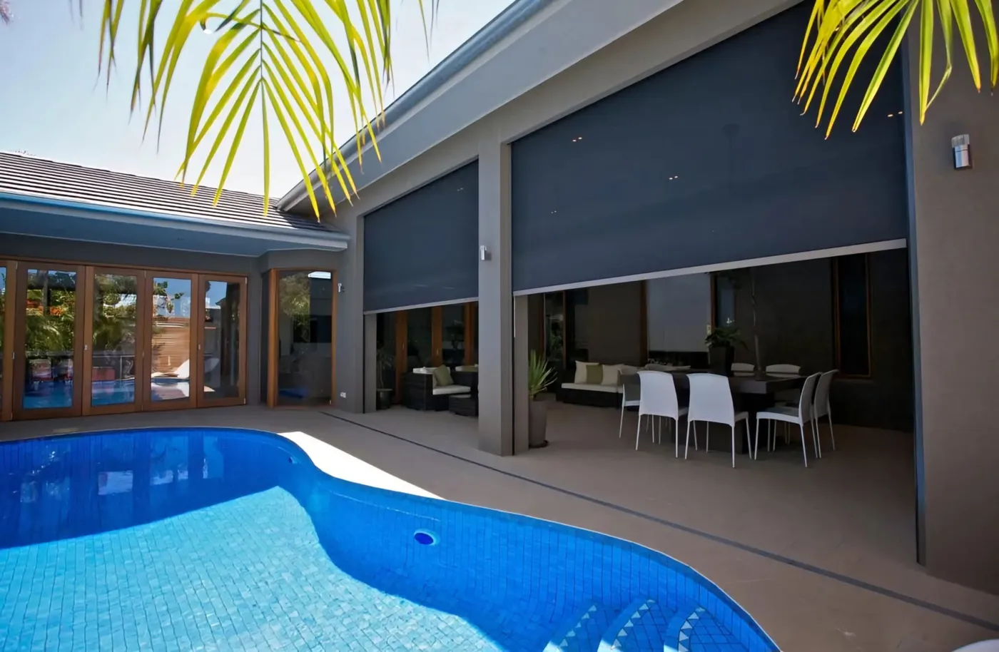Outdoor blinds and Zipscreen by Bay City Blinds, Geelong